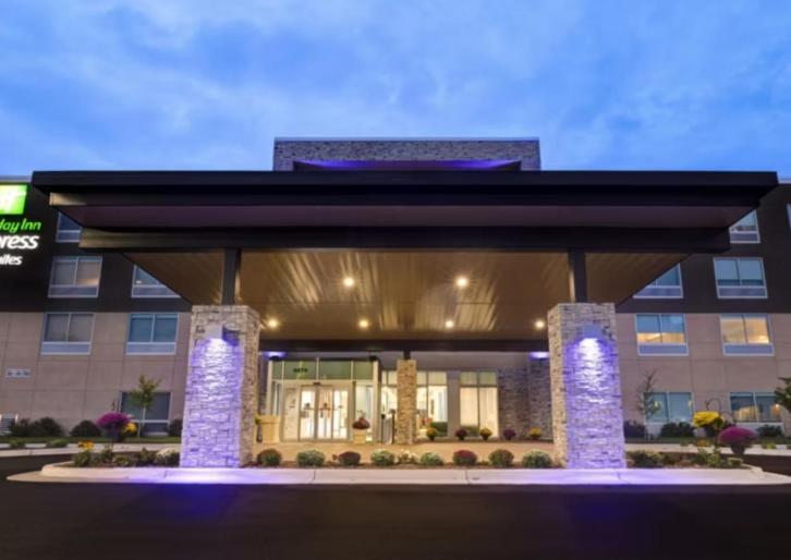 Holiday Inn Express & Suites - Detroit - Dearborn By Ihg מראה חיצוני תמונה