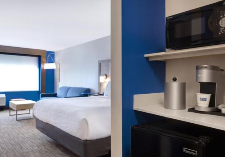 Holiday Inn Express & Suites - Detroit - Dearborn By Ihg מראה חיצוני תמונה