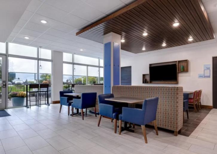 Holiday Inn Express & Suites - Detroit - Dearborn By Ihg מראה חיצוני תמונה