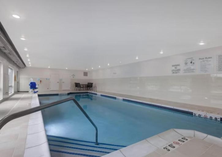 Holiday Inn Express & Suites - Detroit - Dearborn By Ihg מראה חיצוני תמונה