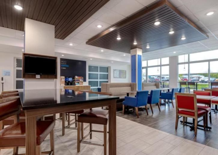 Holiday Inn Express & Suites - Detroit - Dearborn By Ihg מראה חיצוני תמונה